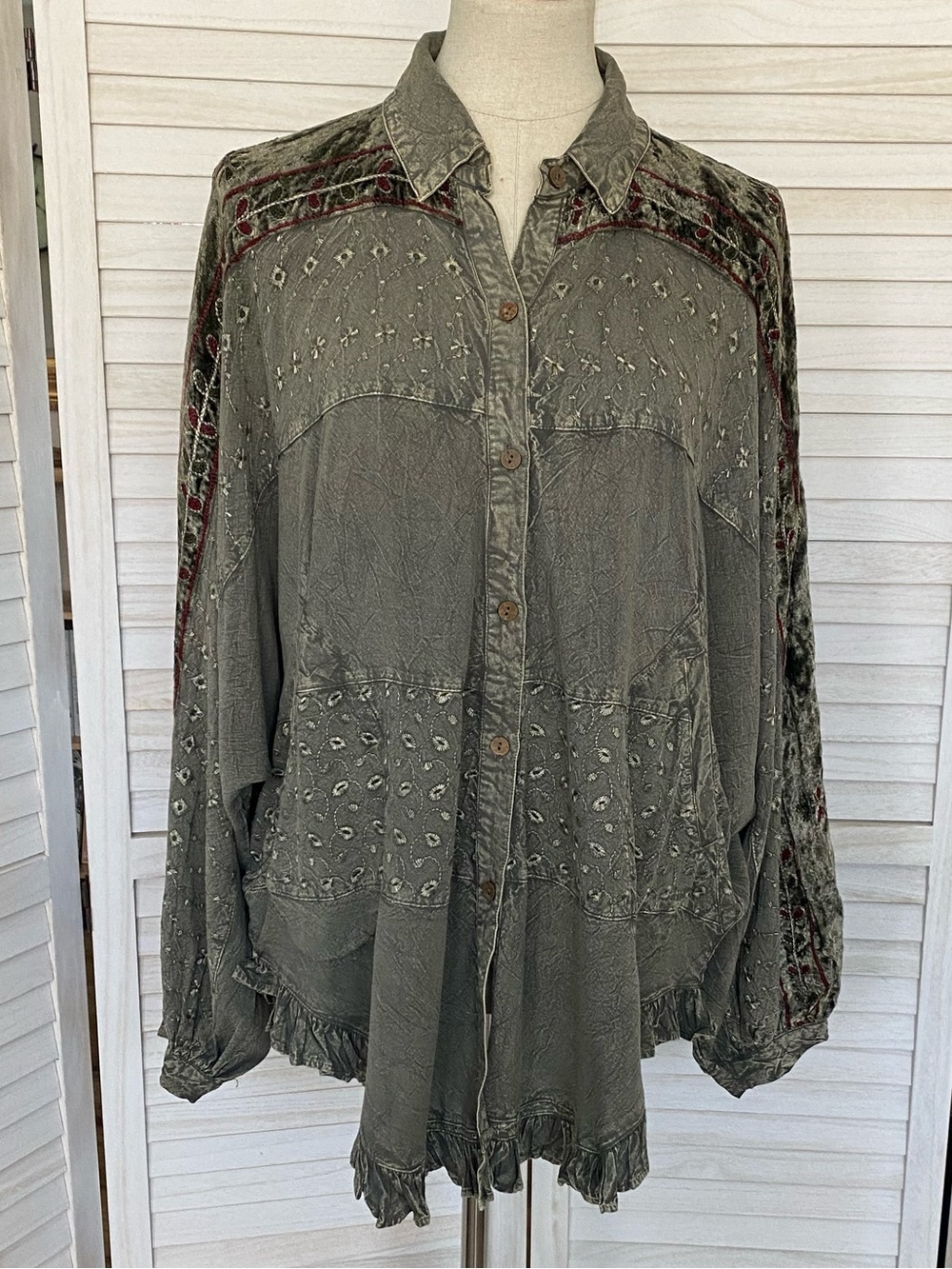 Young Threads Boho Velvet Embroidered Olive Green Button-Down Blouse SZ L NWT - Picture 2 of 15